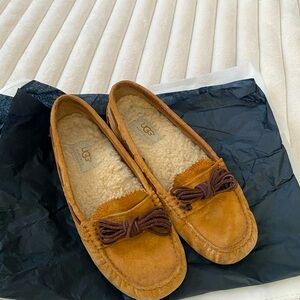 Ugg size 7
Used, very good condition